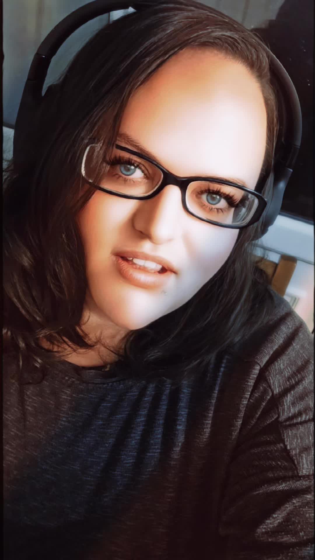 @EmpressEzzy