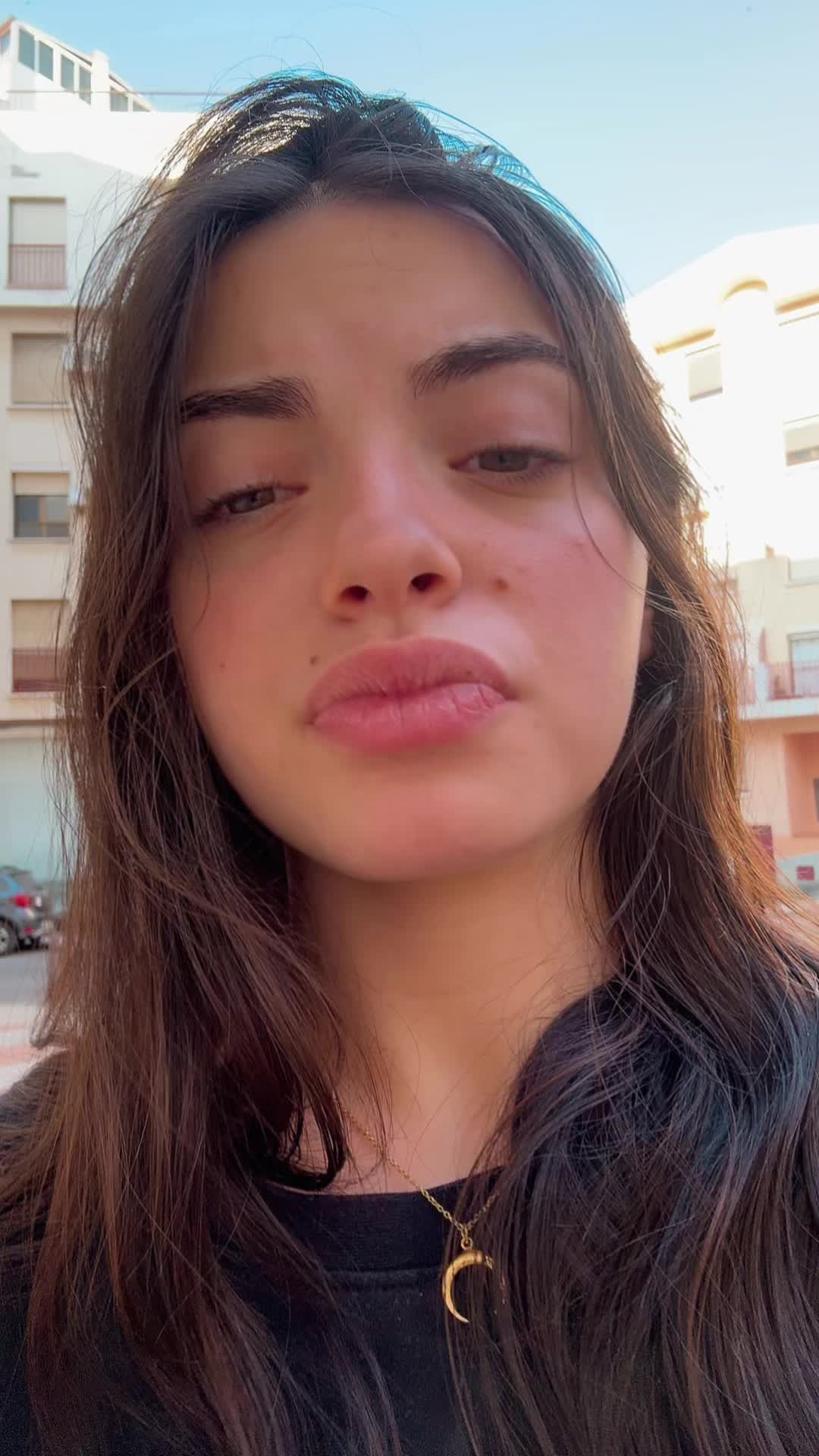 @danielaarosteguii
