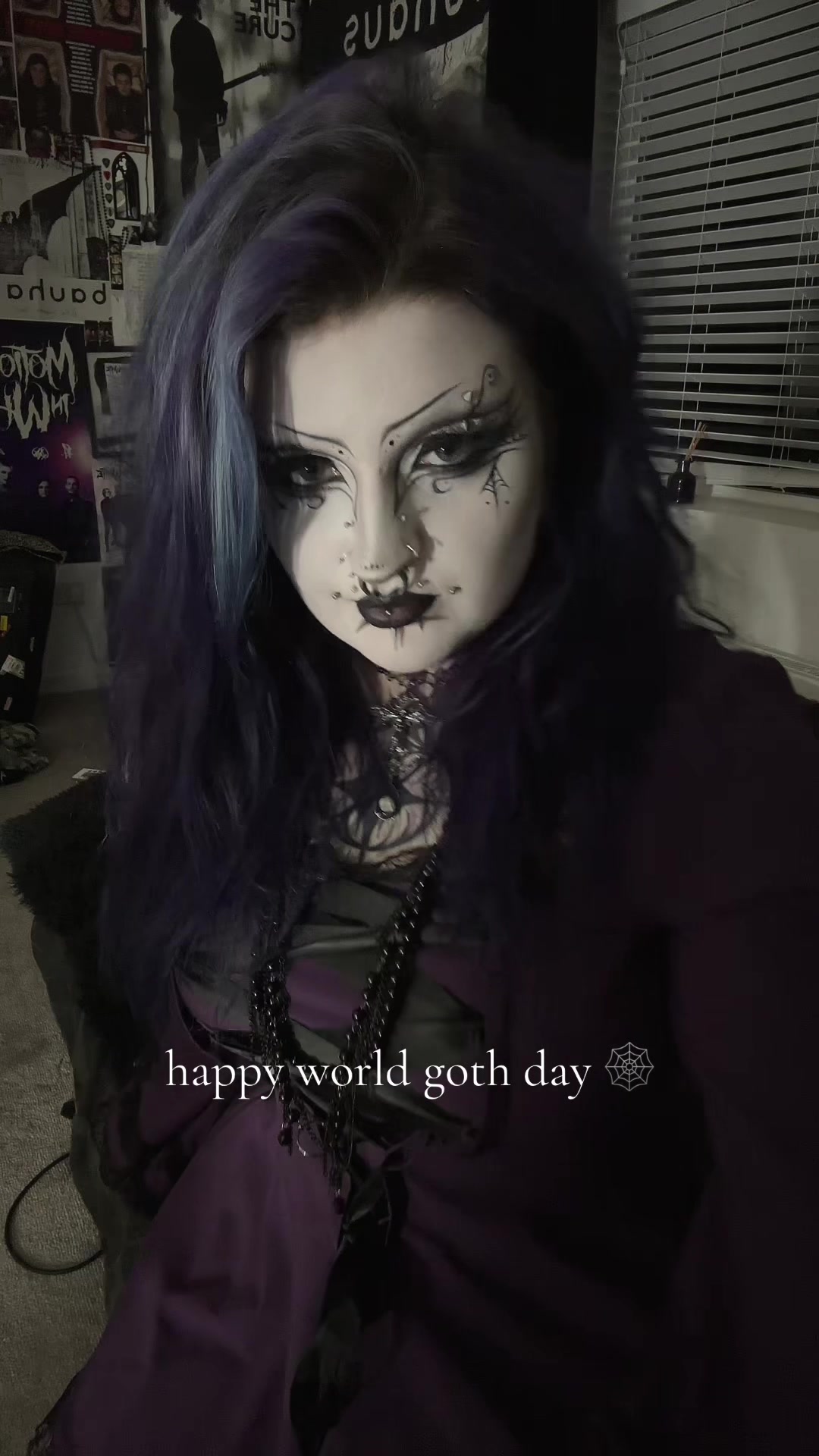 @☠︎︎𝘪𝘴𝘴𝘺☠︎︎