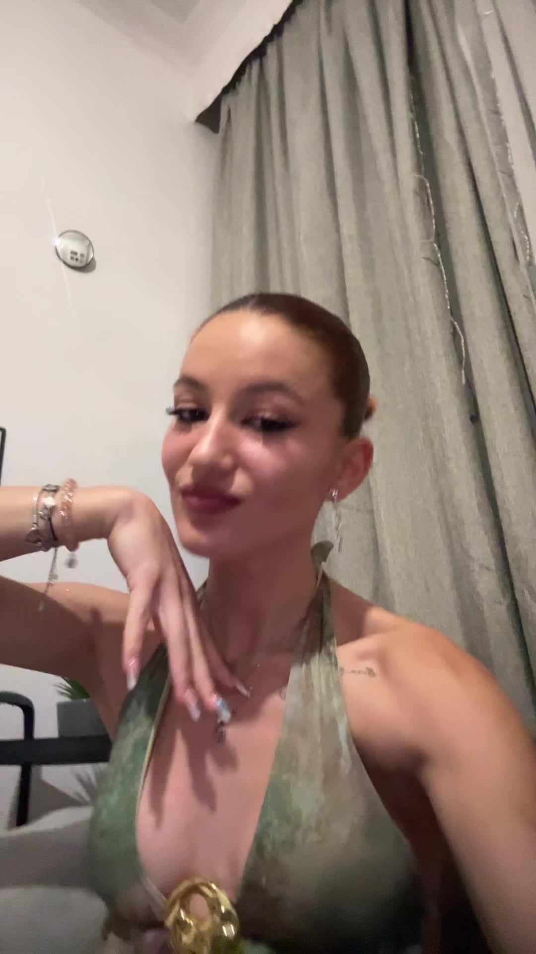@👩🏼🦰