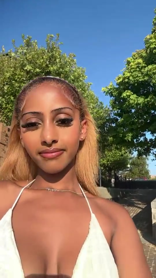 @ₕₐₗₗₑ🇬🇧