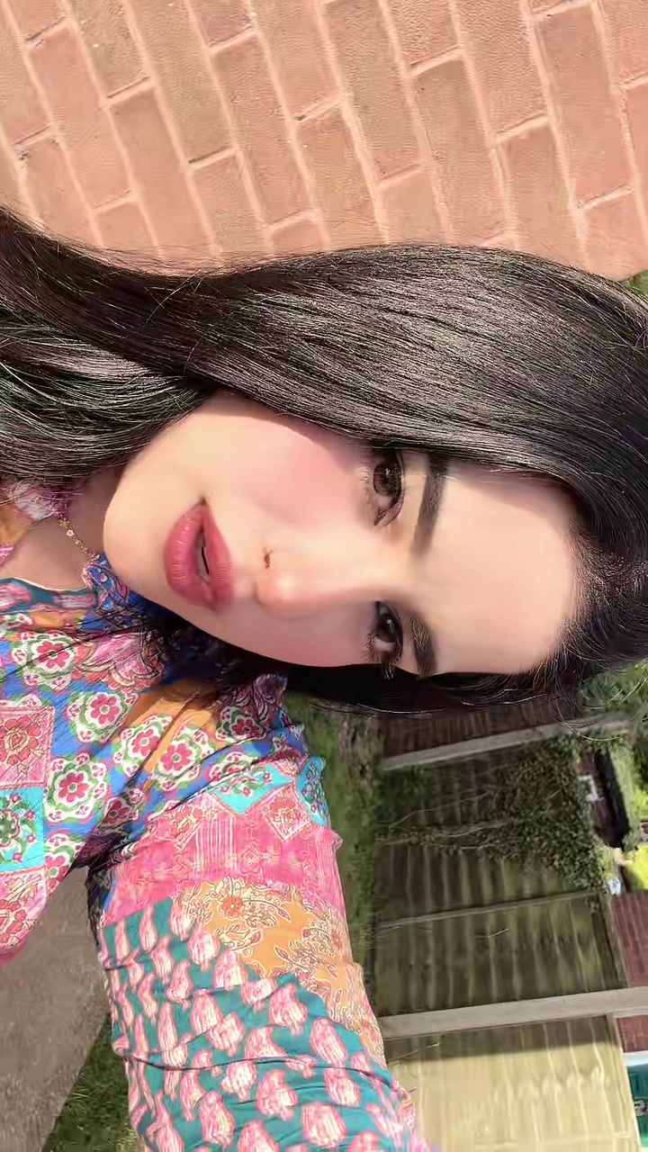 @QUEEN👑
