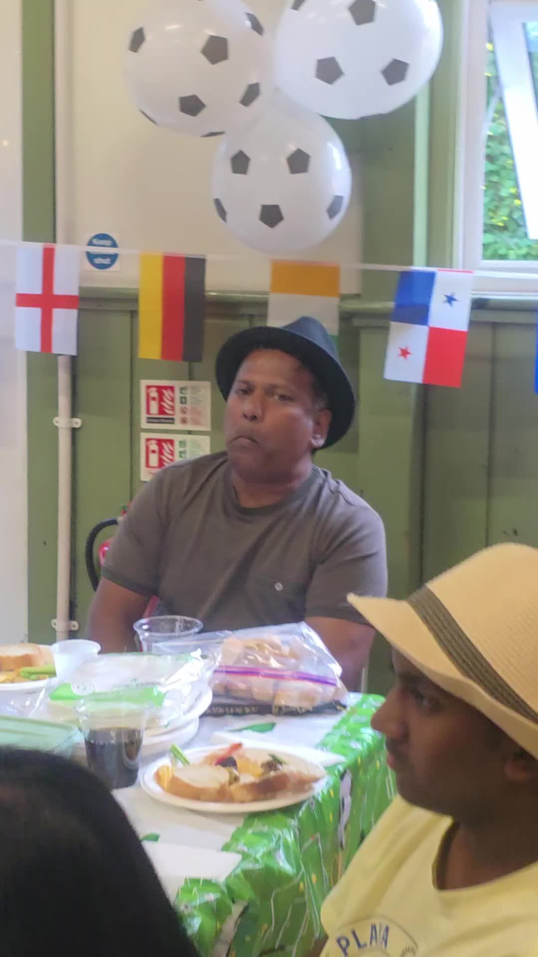 @Messykids Family 🇬🇧 🇲🇺