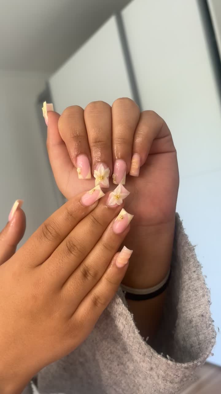 @𝓔𝓵𝓵𝓪💕