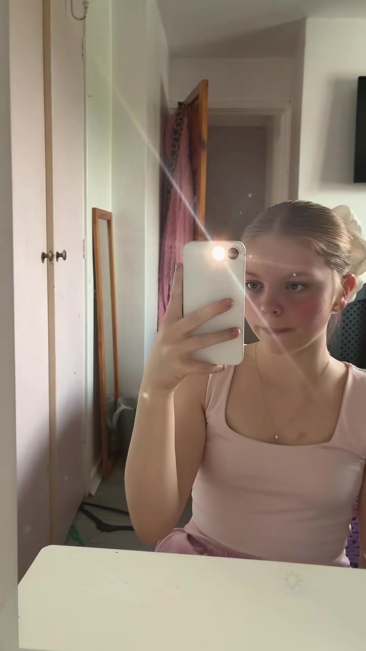 @holliedavies13