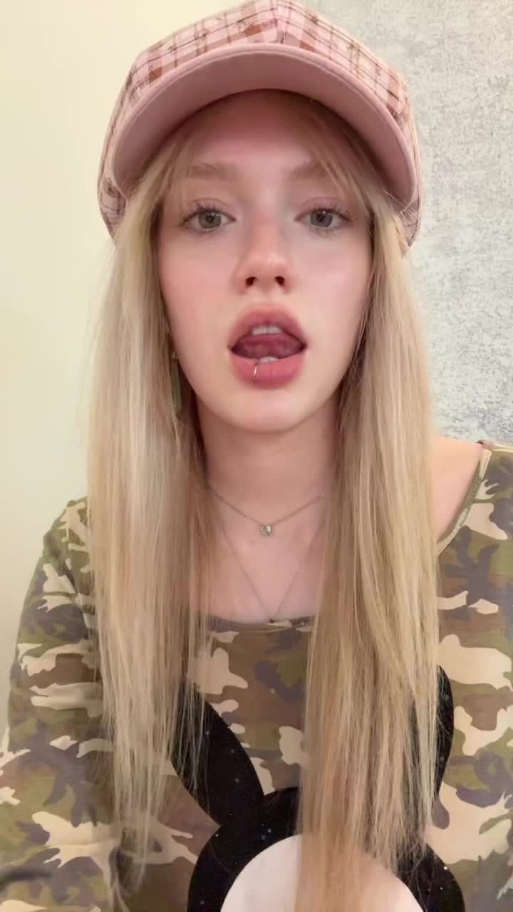 @MarisaLeona_