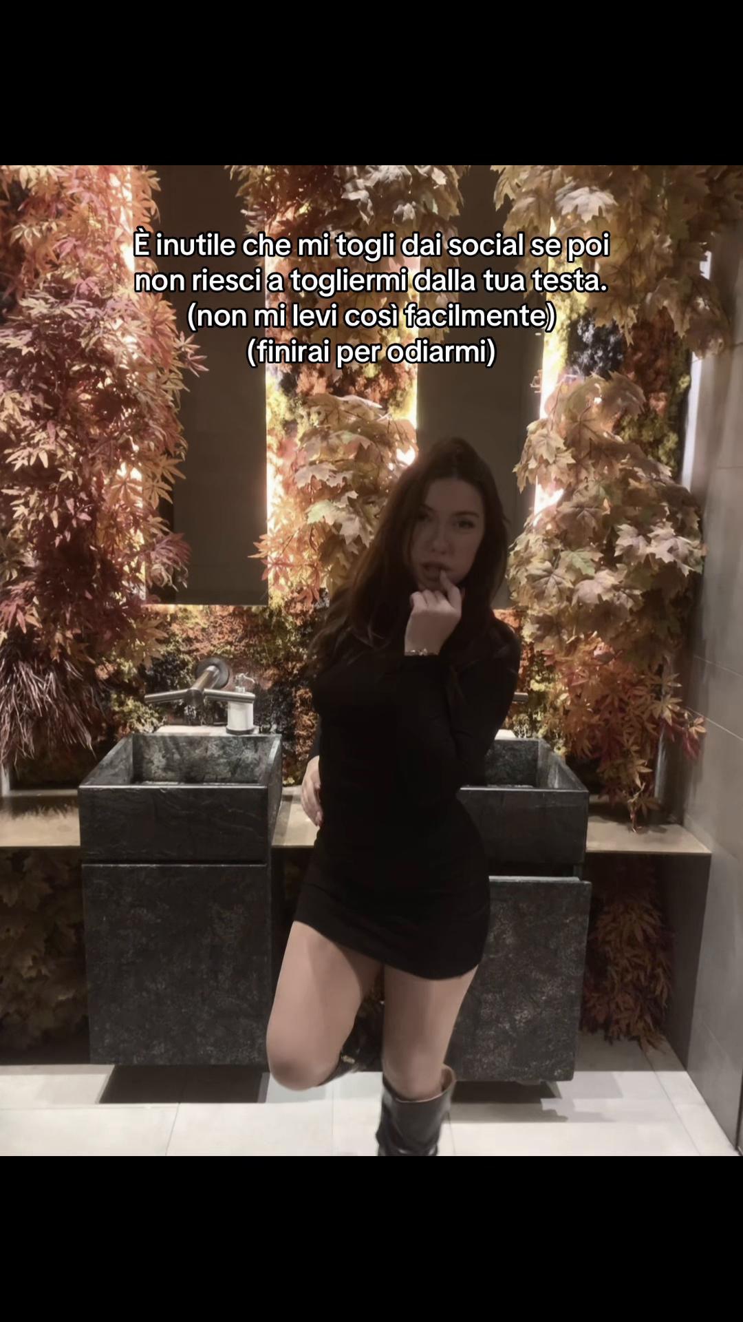 @𝒱
