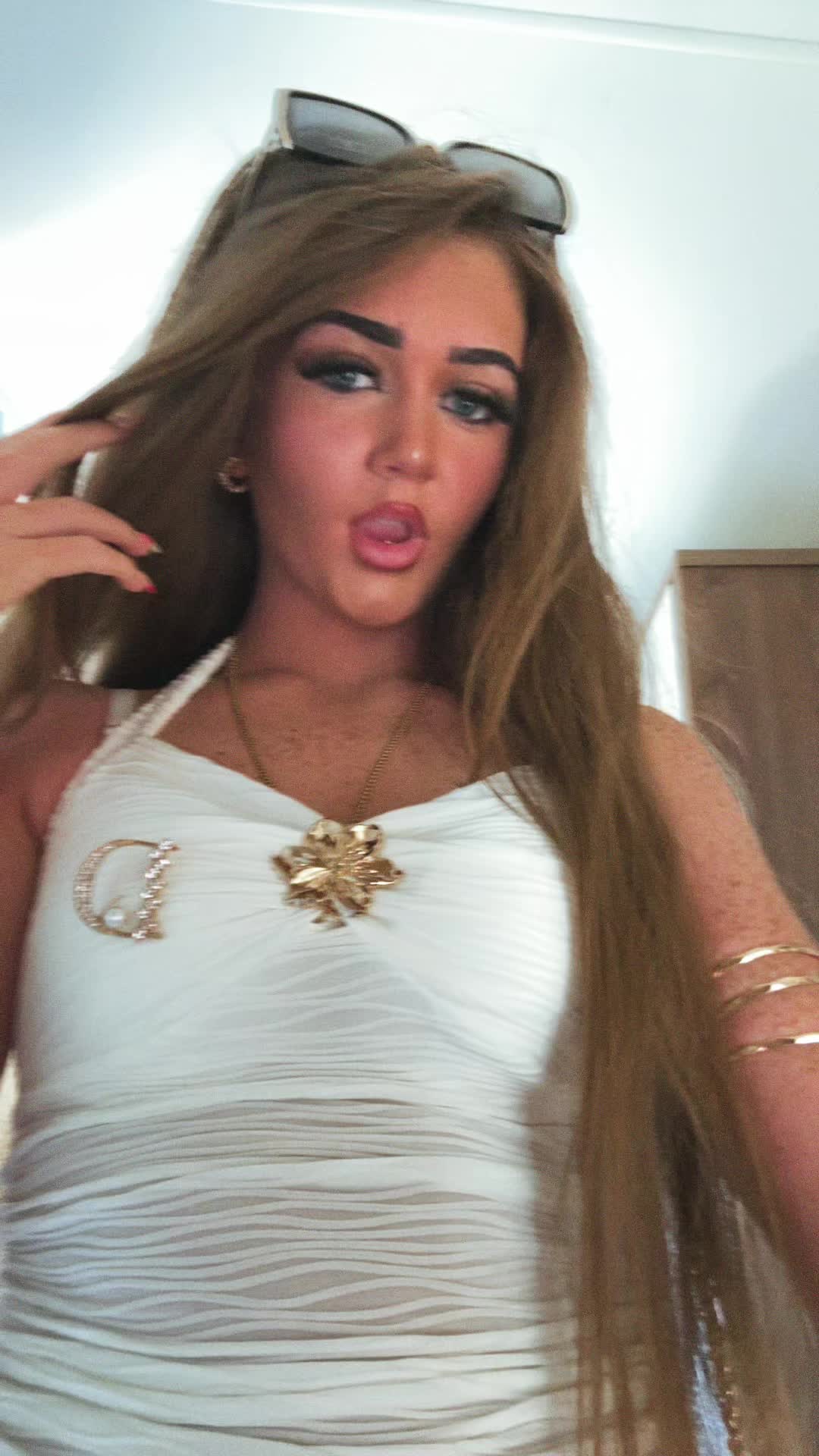 @~J~