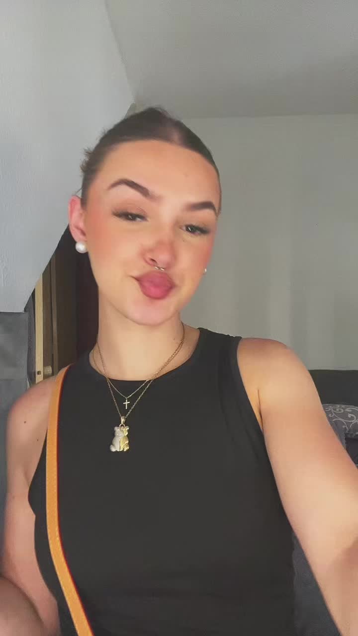 @🫦