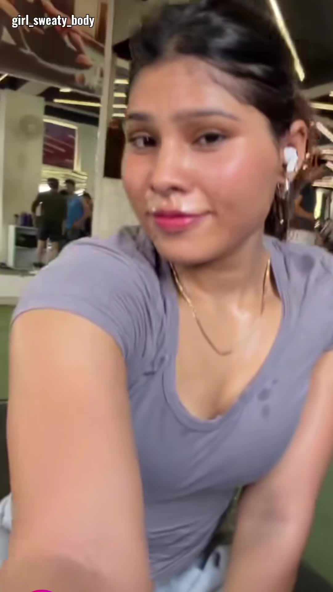 @girl_sweaty_body