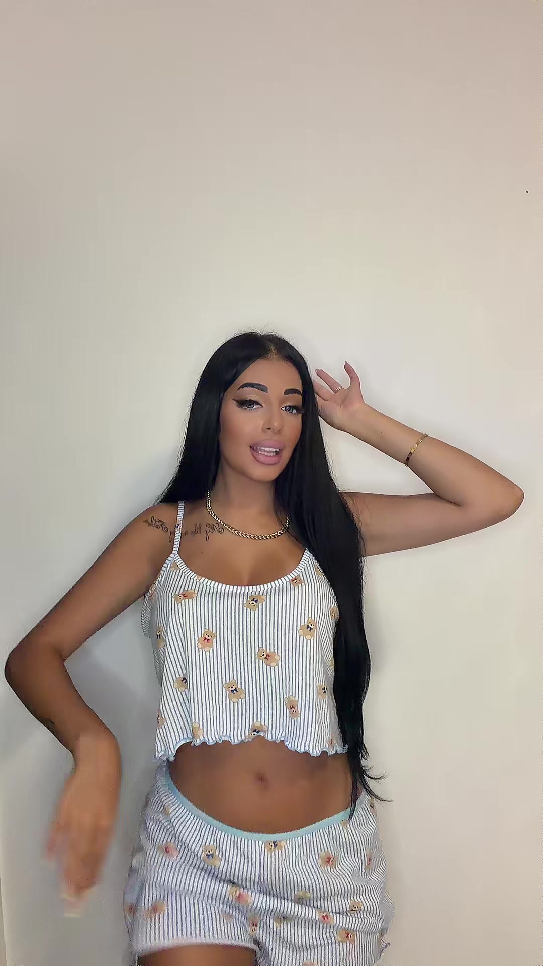 @𝐵𝒴𝒜|𝐵𝐸𝐿𝐿𝒴 𝒟𝒜𝒩𝒞𝐸𝑅