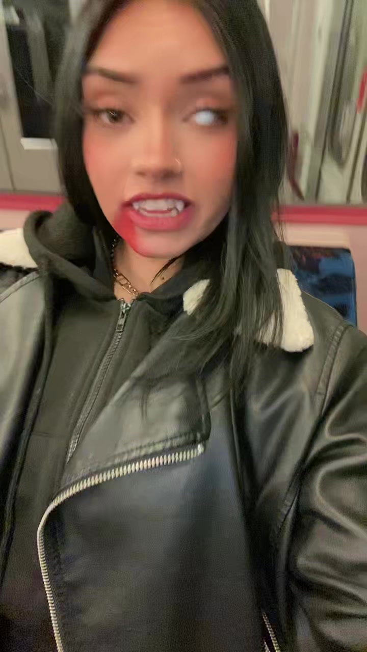 @whosari21