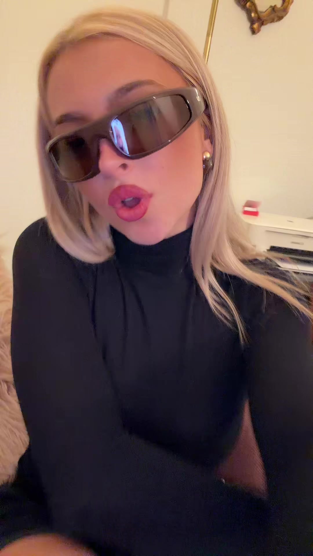 @lolapolicand___