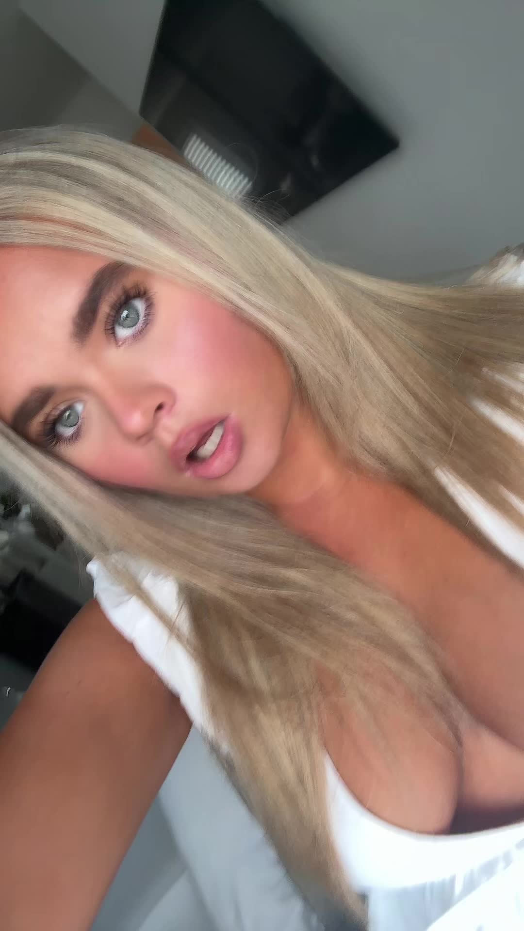 @Ella