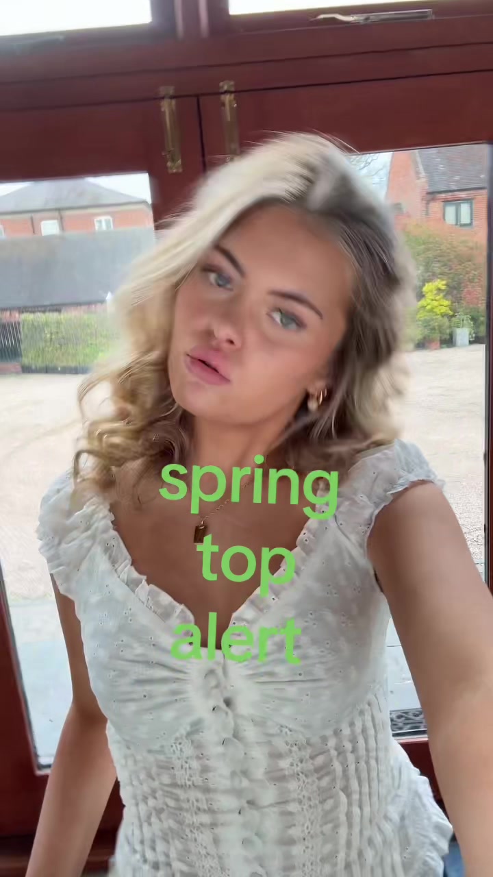 @hollyvjones