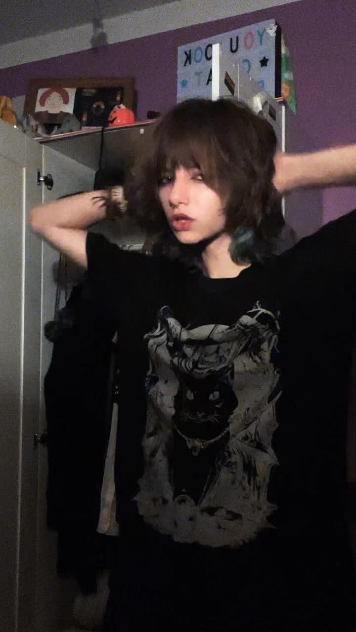 @T<3