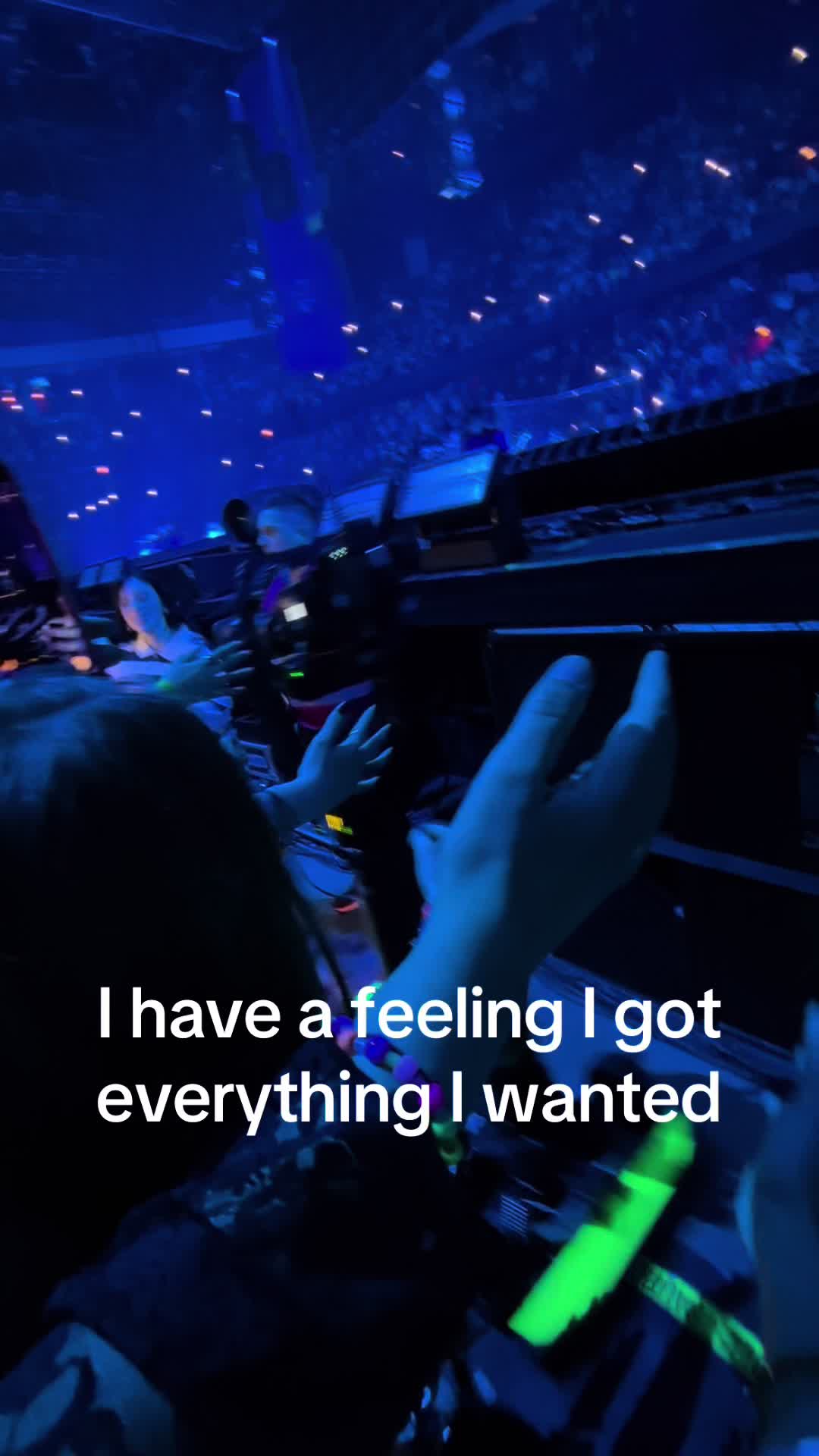 @Juni💙🍒🚀🐼🎶