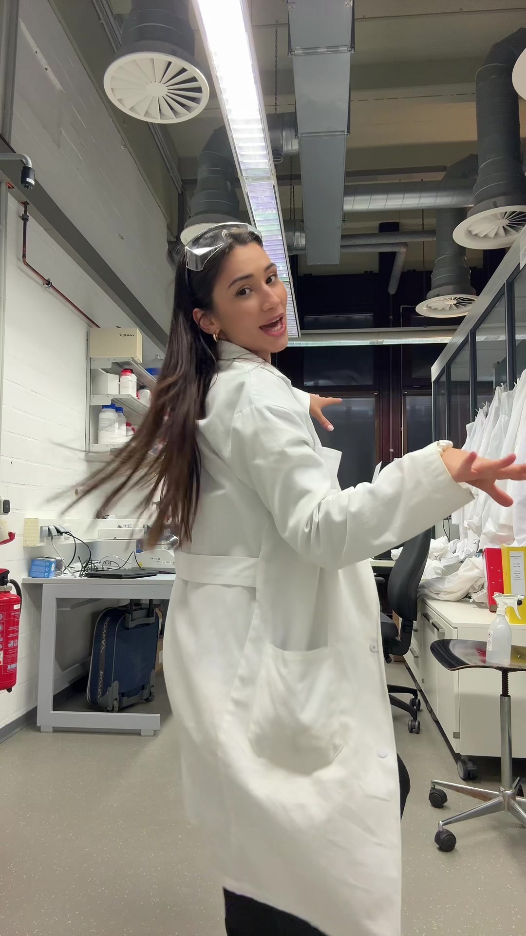 @Emilia the Chemist👩🏽🔬💃