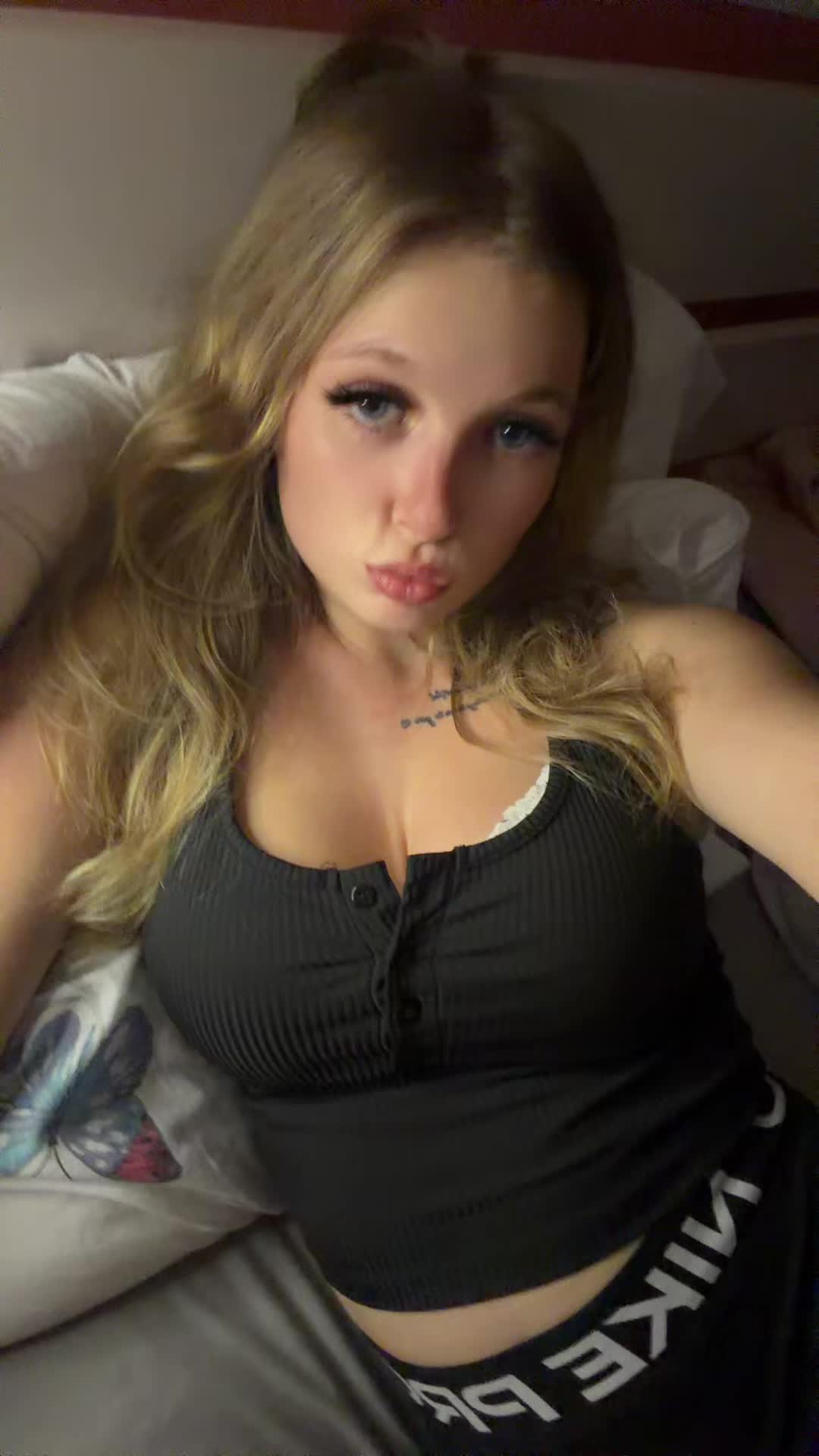 @tinytaraxo