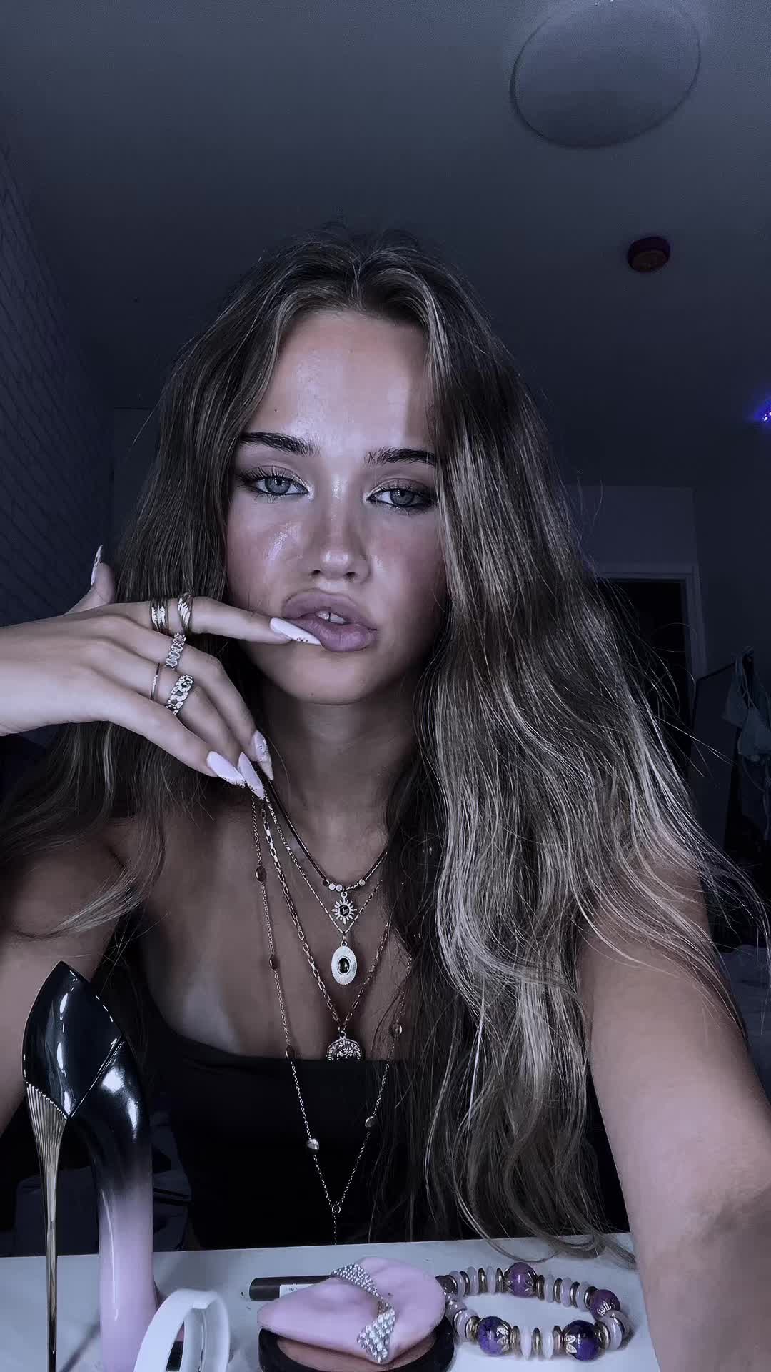 @nia