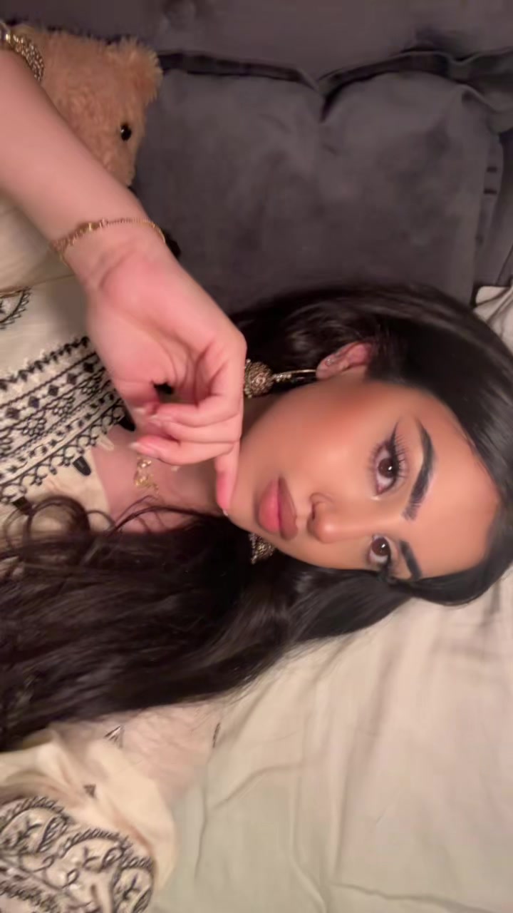 @arooj