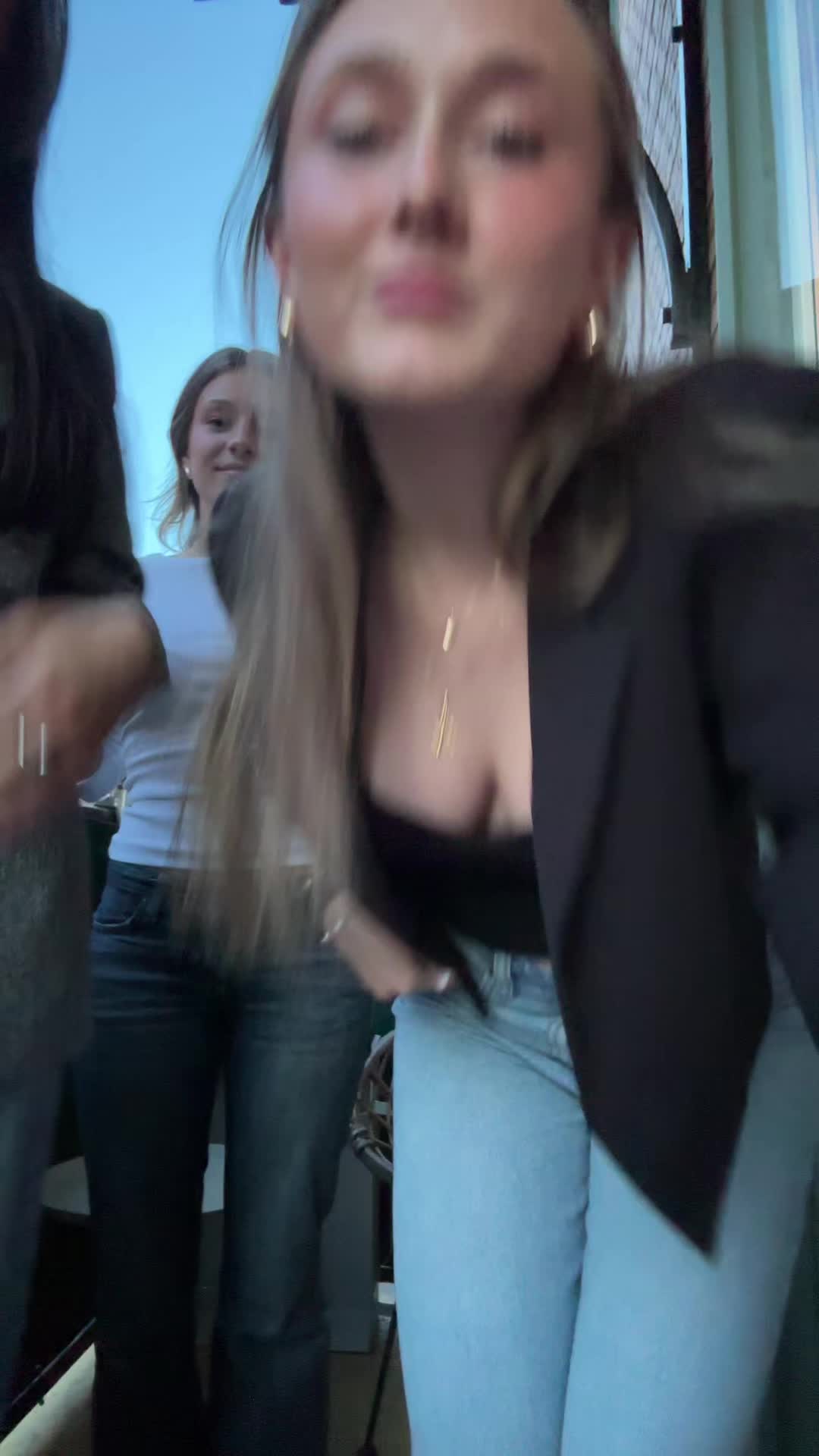 @nicoleoborn