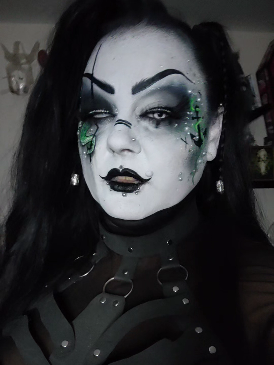 @Michaela_Shadow