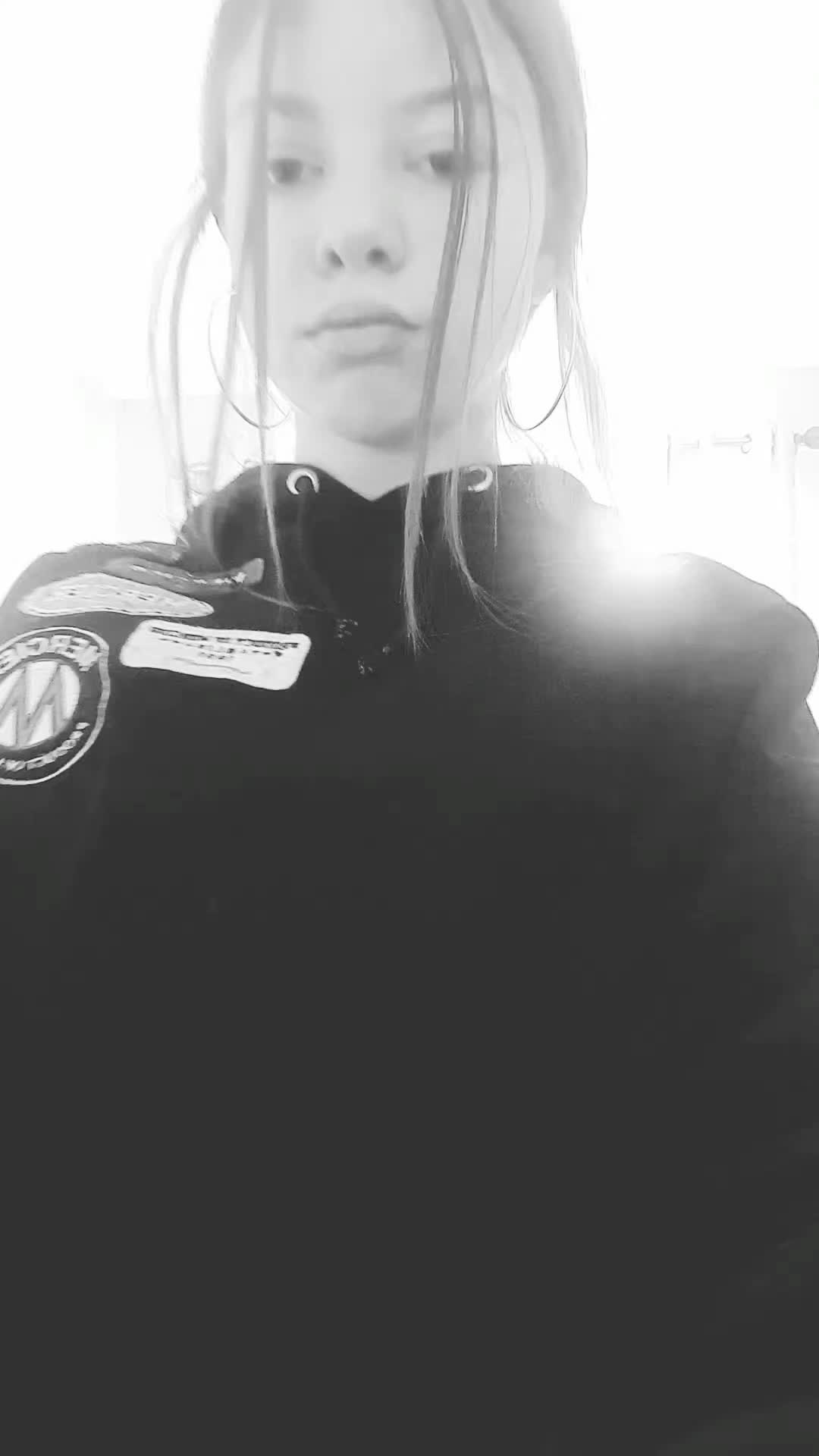 @𝑀🧟&zwj;♀️
