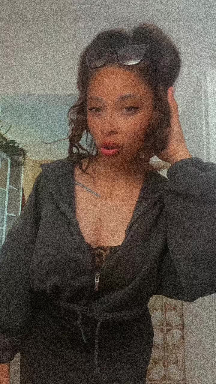 @Eszti๐ค๐