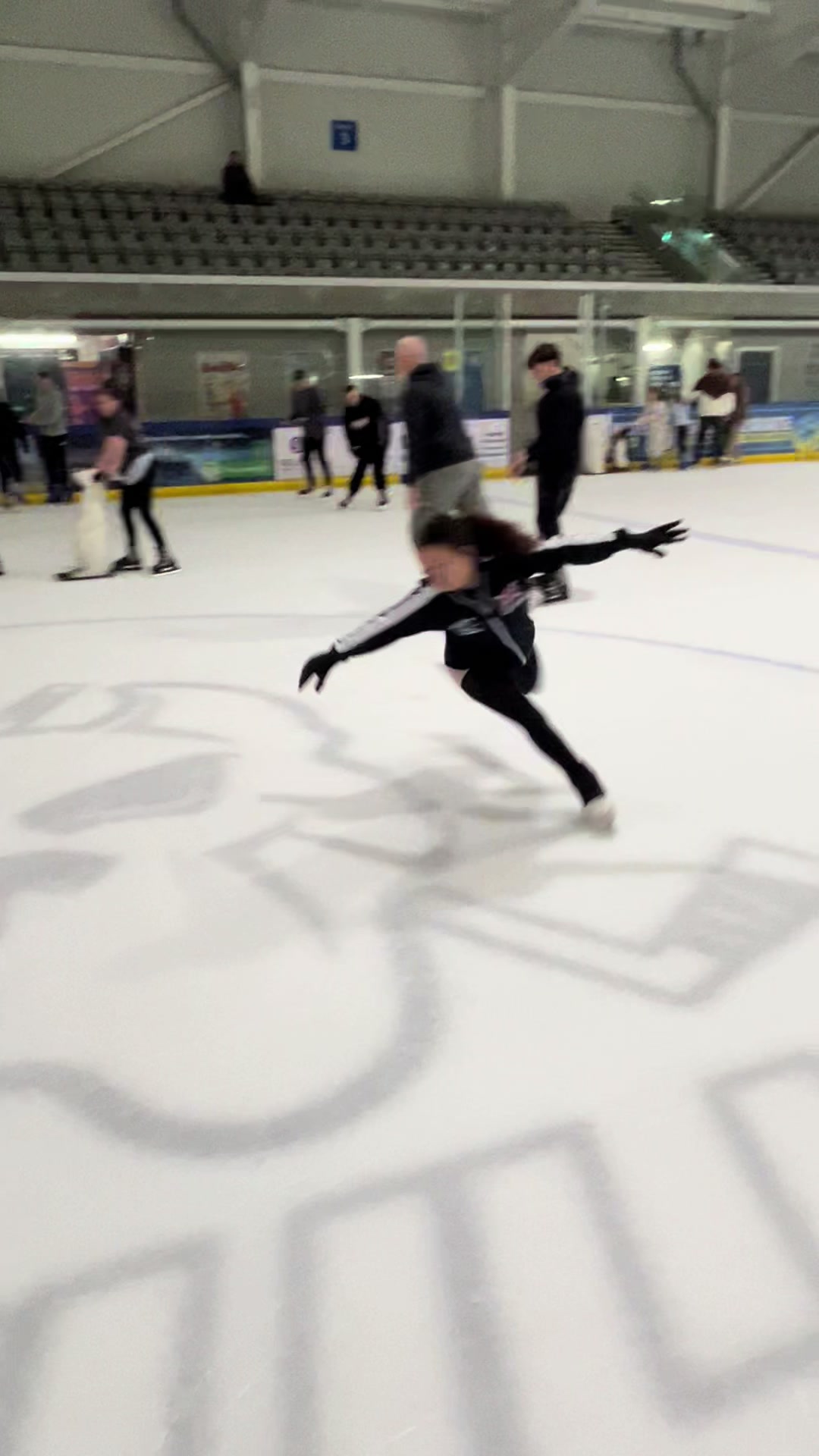 @Lucy ⛸️🤍