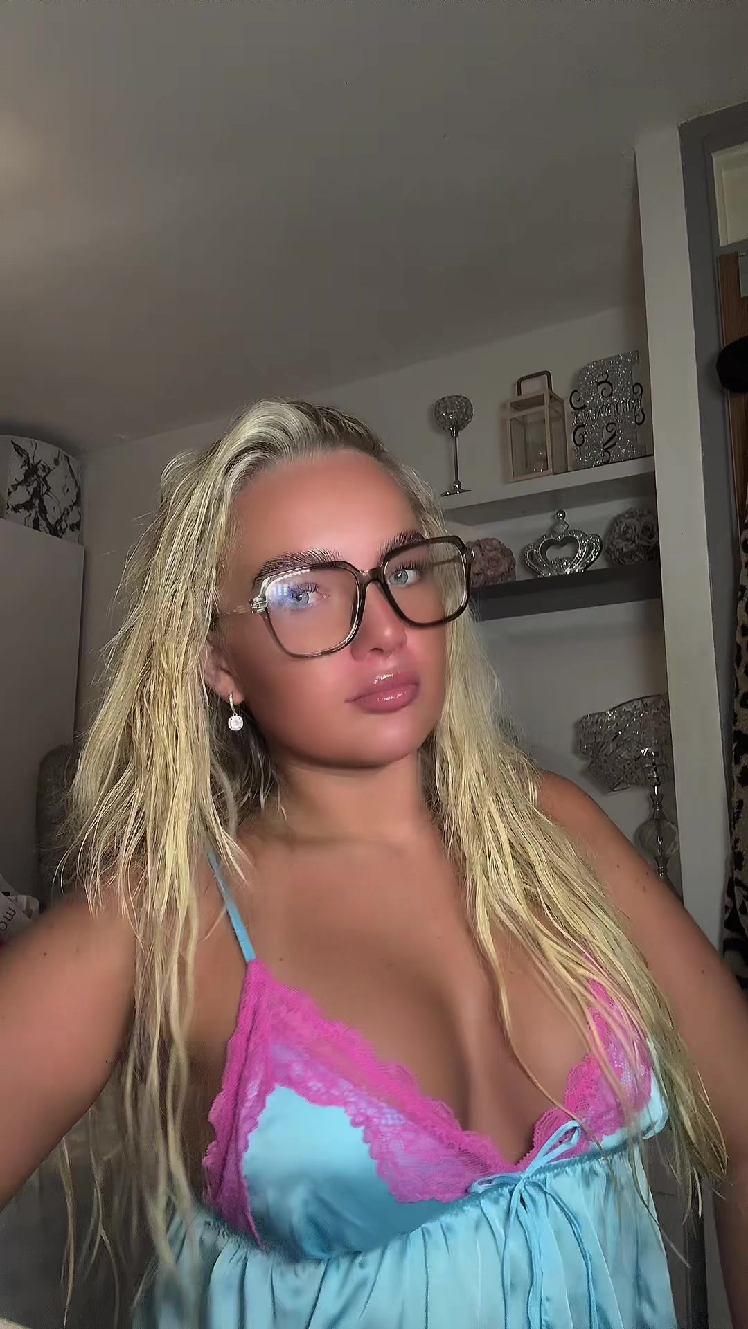@Rhi🤍🌶️