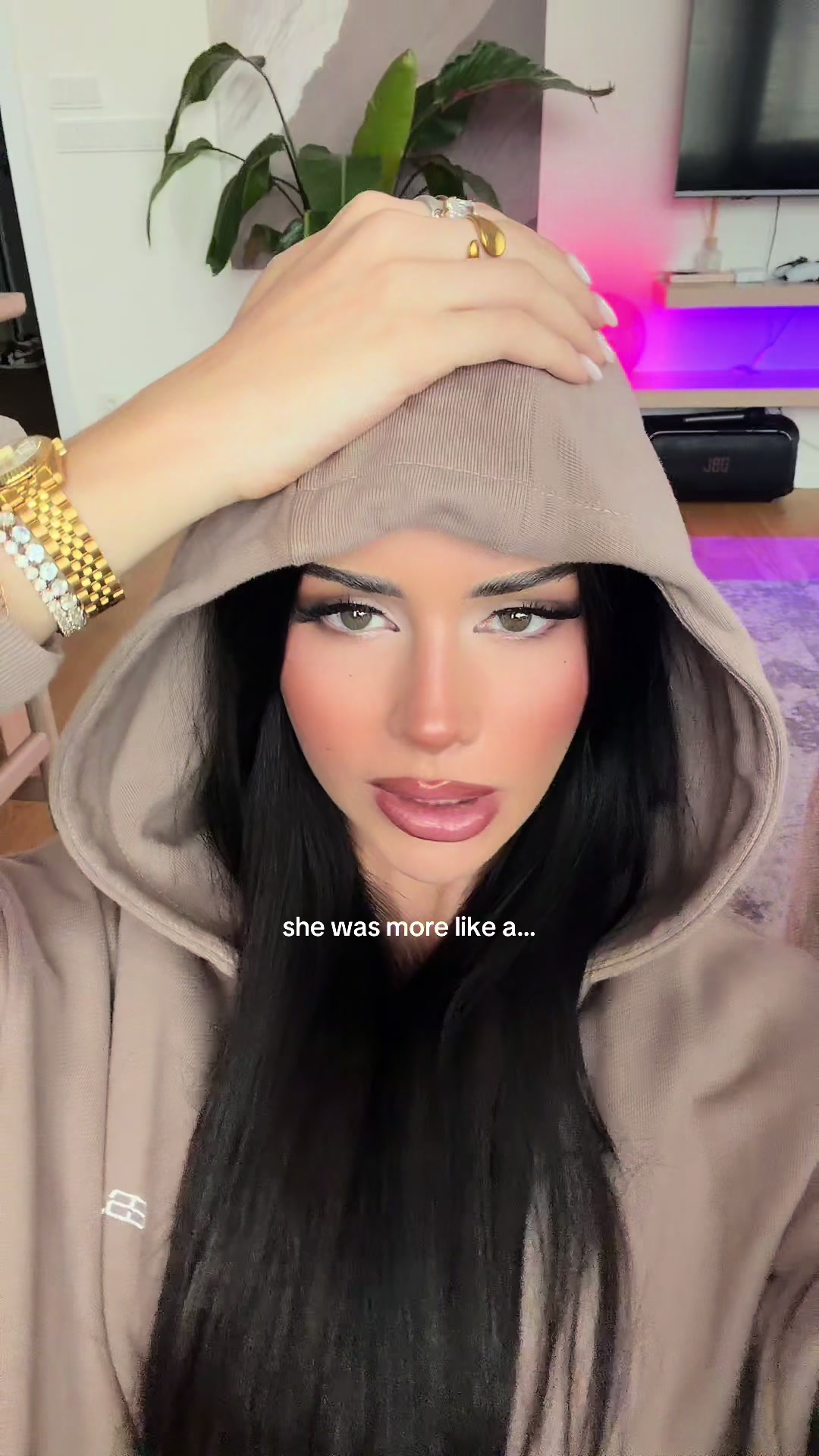 @Dominique Alagia