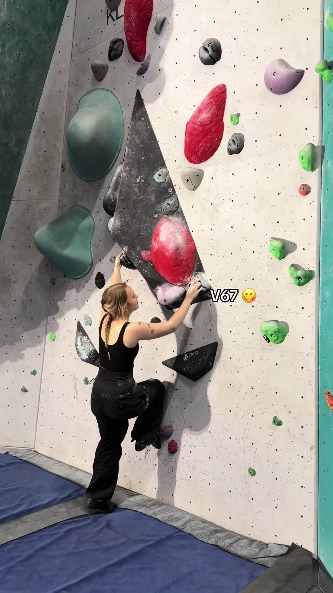 @elisedrinksalmondmilk