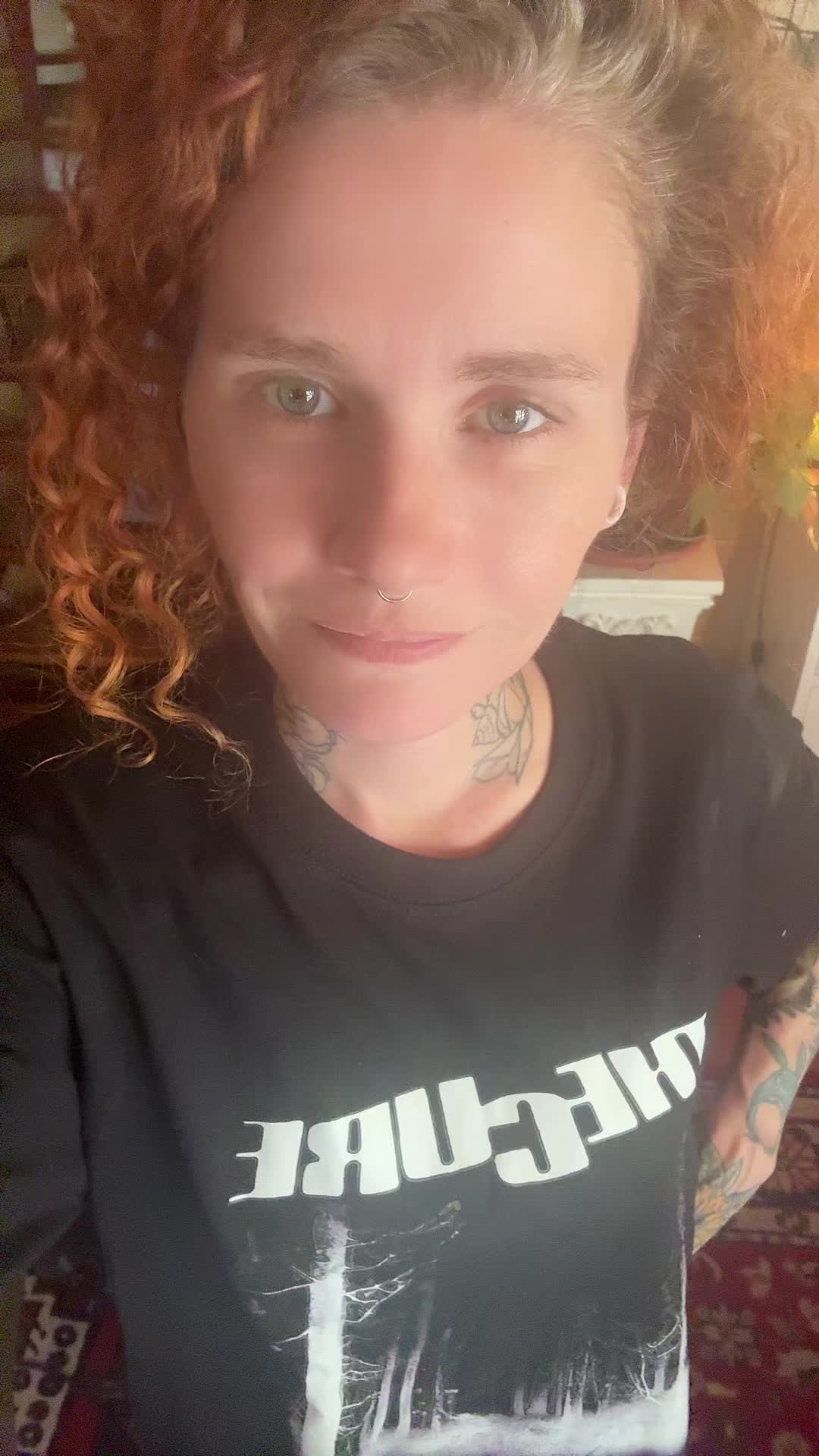 @Curlyhairwithtattoos