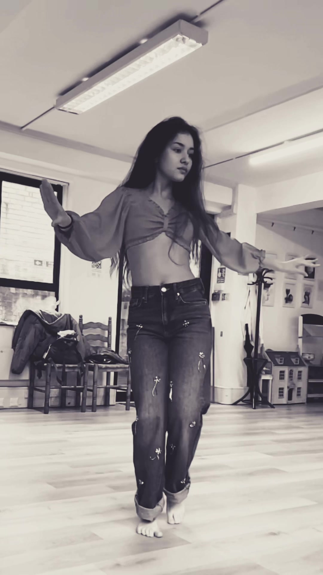 @lolabellydance