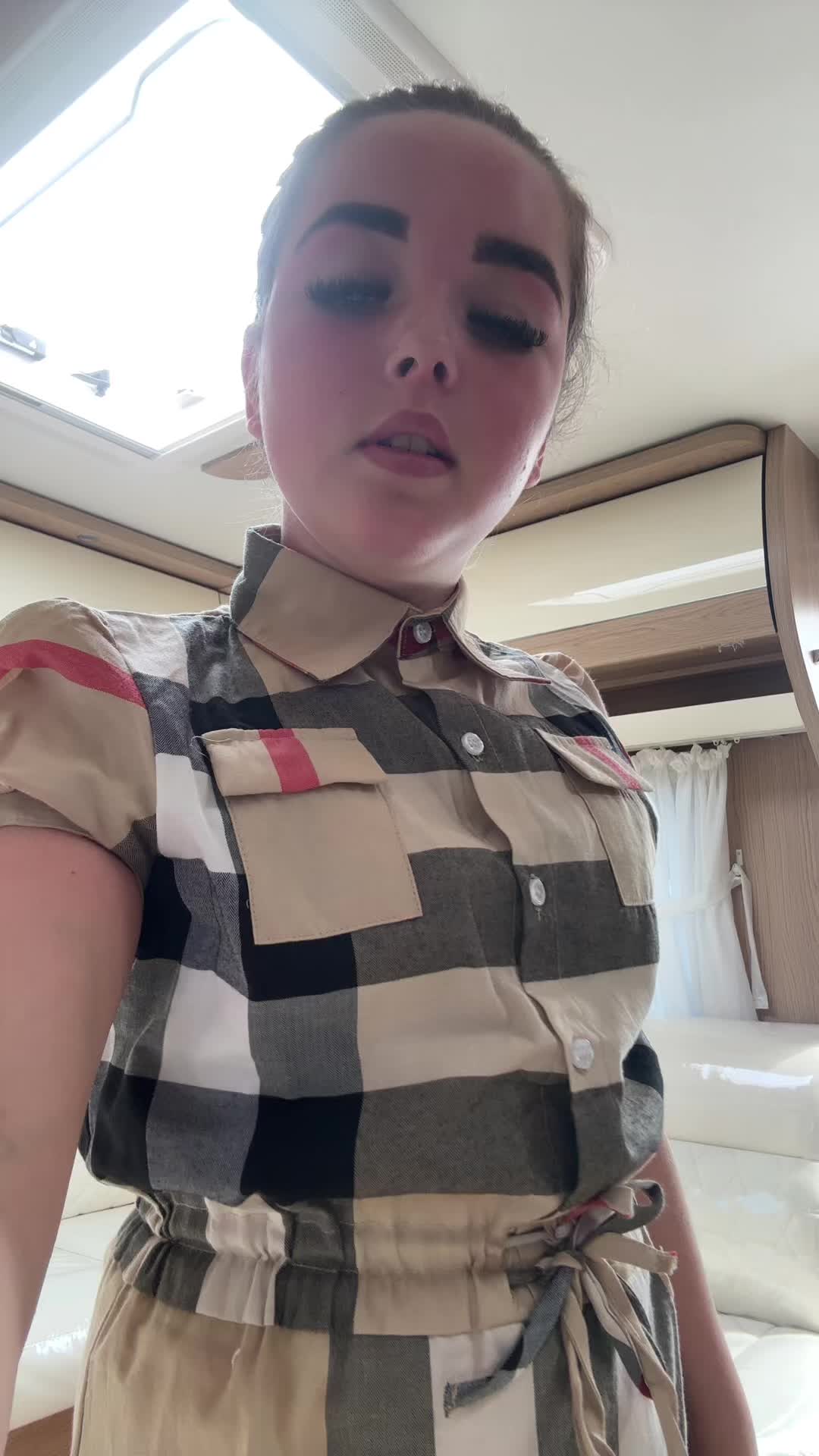 @~J~