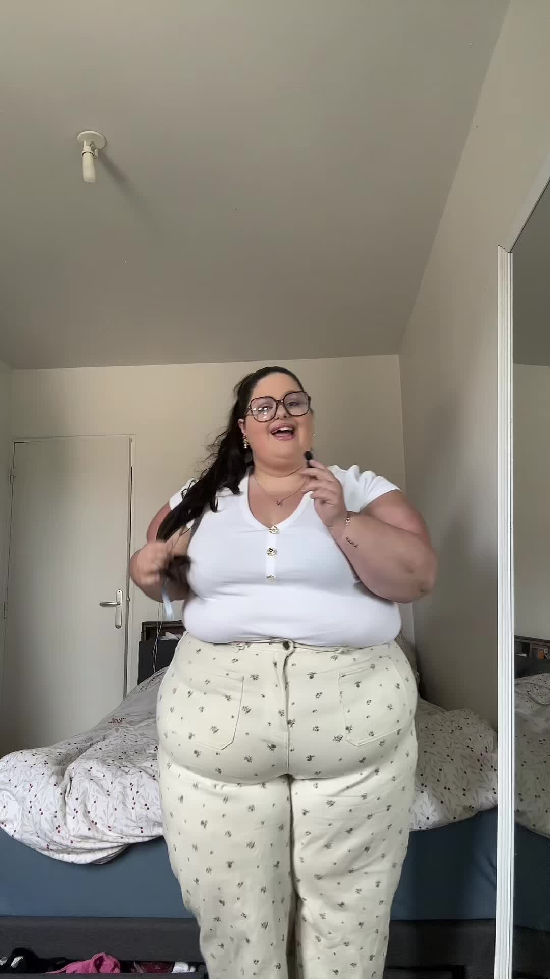 @curvyyitsme