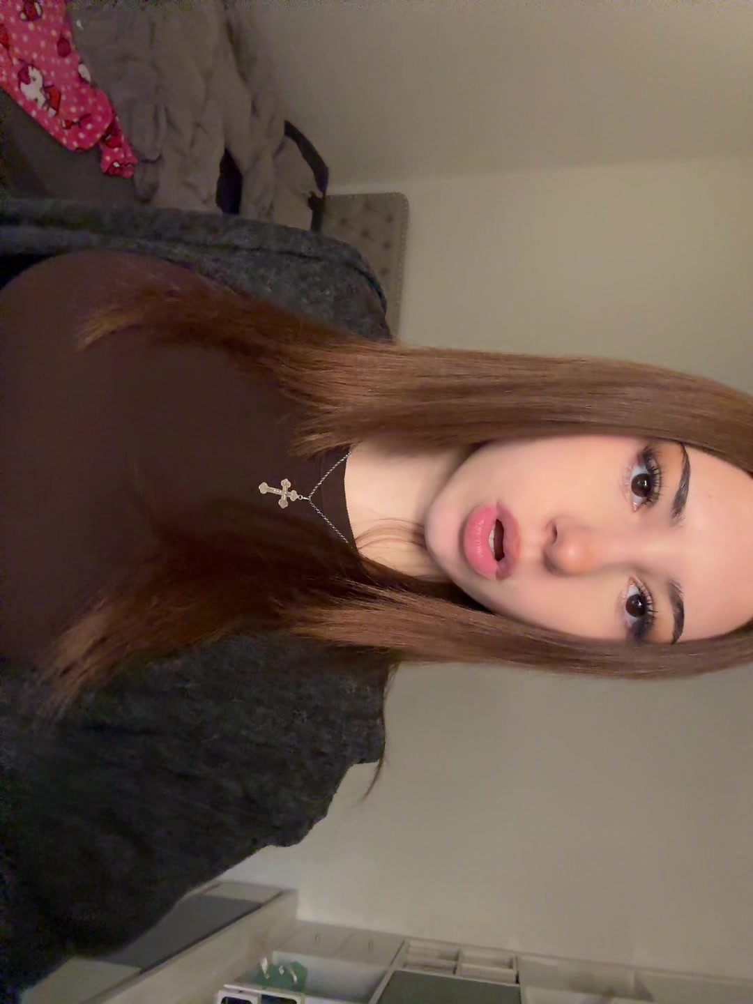 @𝒱.
