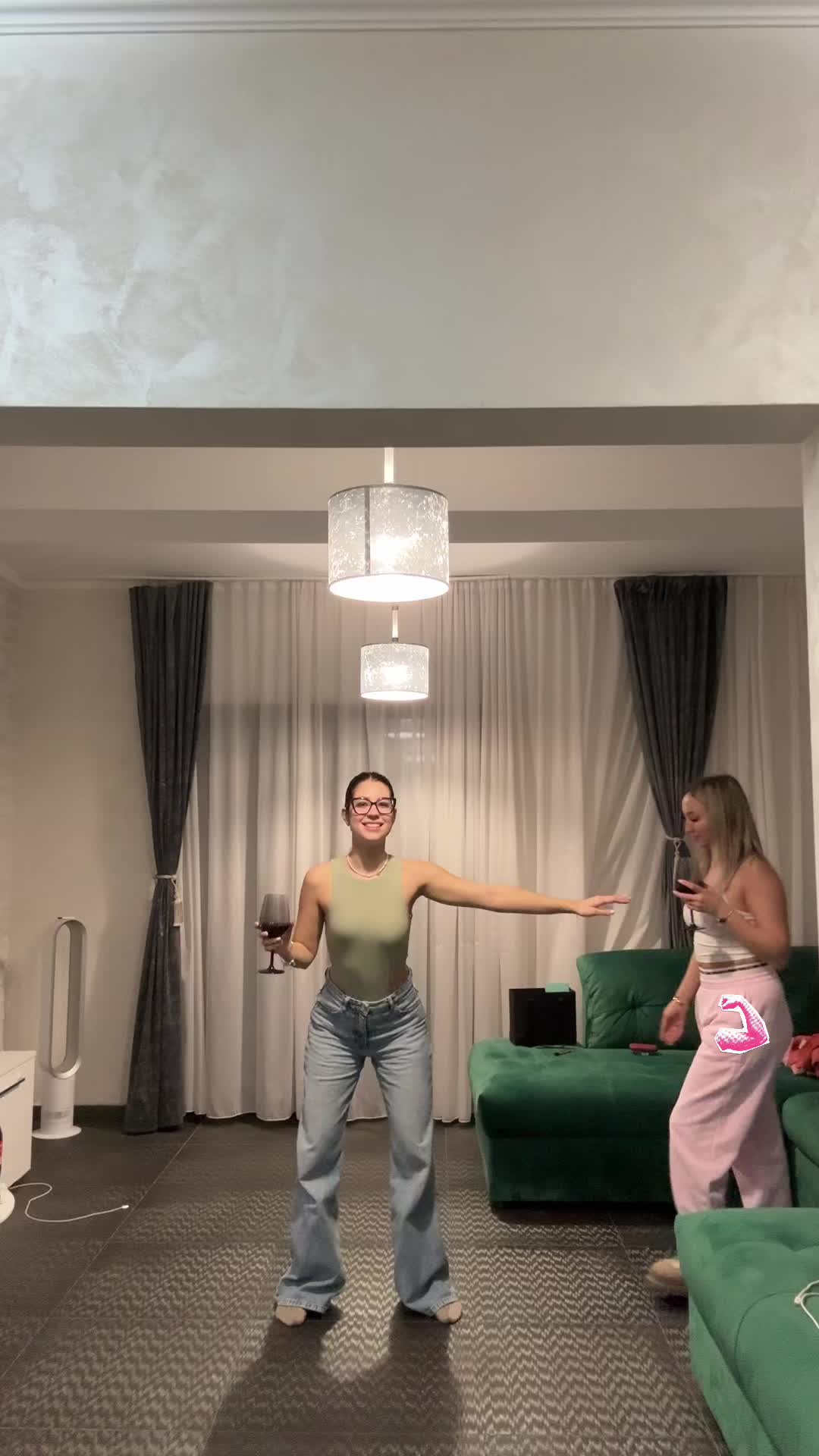 @Elennny