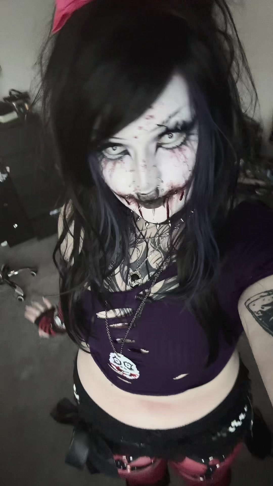 @☠︎︎𝘪𝘴𝘴𝘺☠︎︎