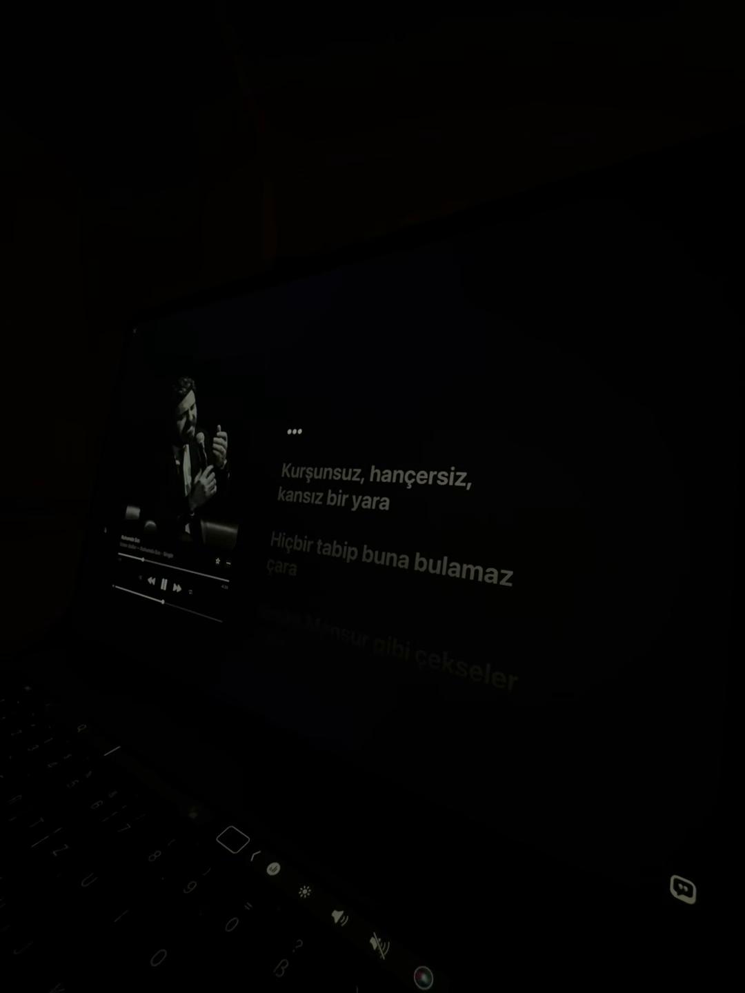 @𝑩𝒆𝒏𝒏𝒖𝒓
