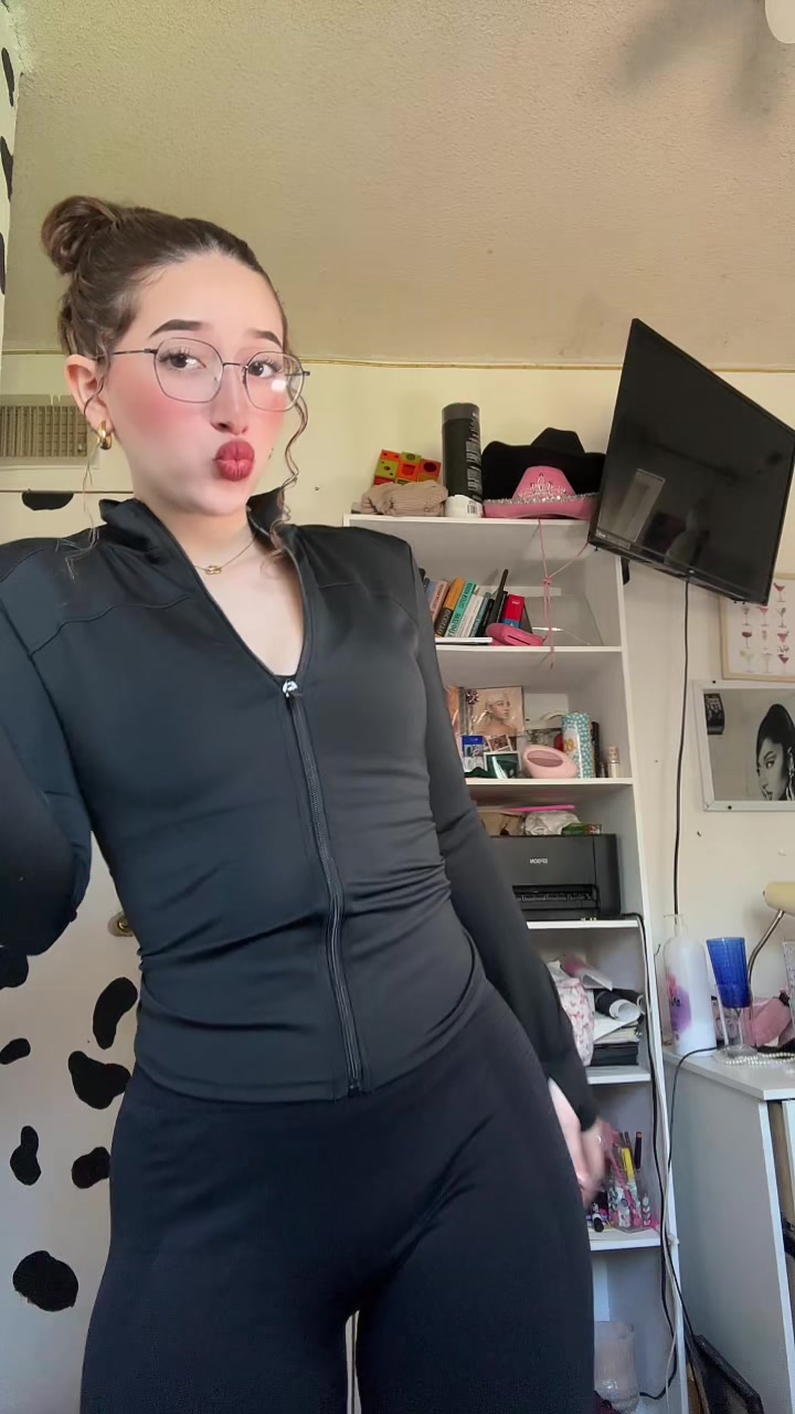 @Moniii