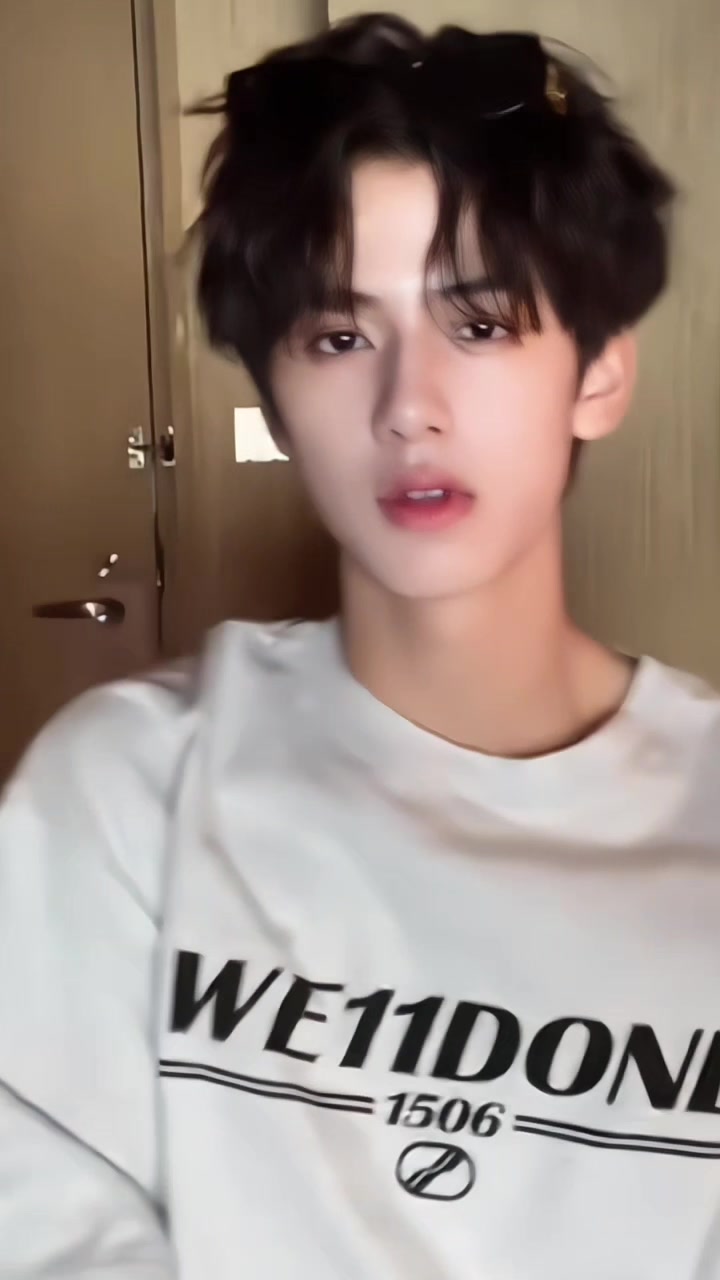 @𝑳𝒊𝒏𝒛𝒊𝒚𝒆𝑻𝒉𝒂𝒊𝑭𝒂𝒏𝒔