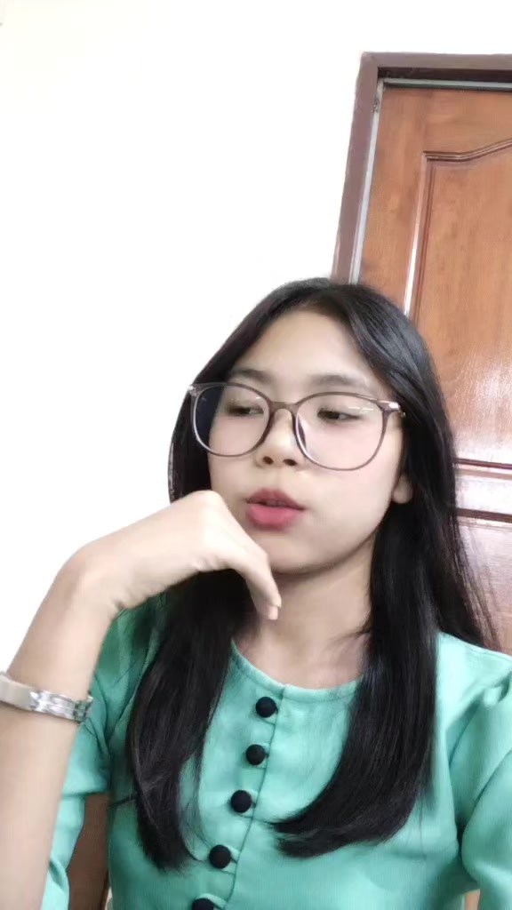 @Holly🦋🌷