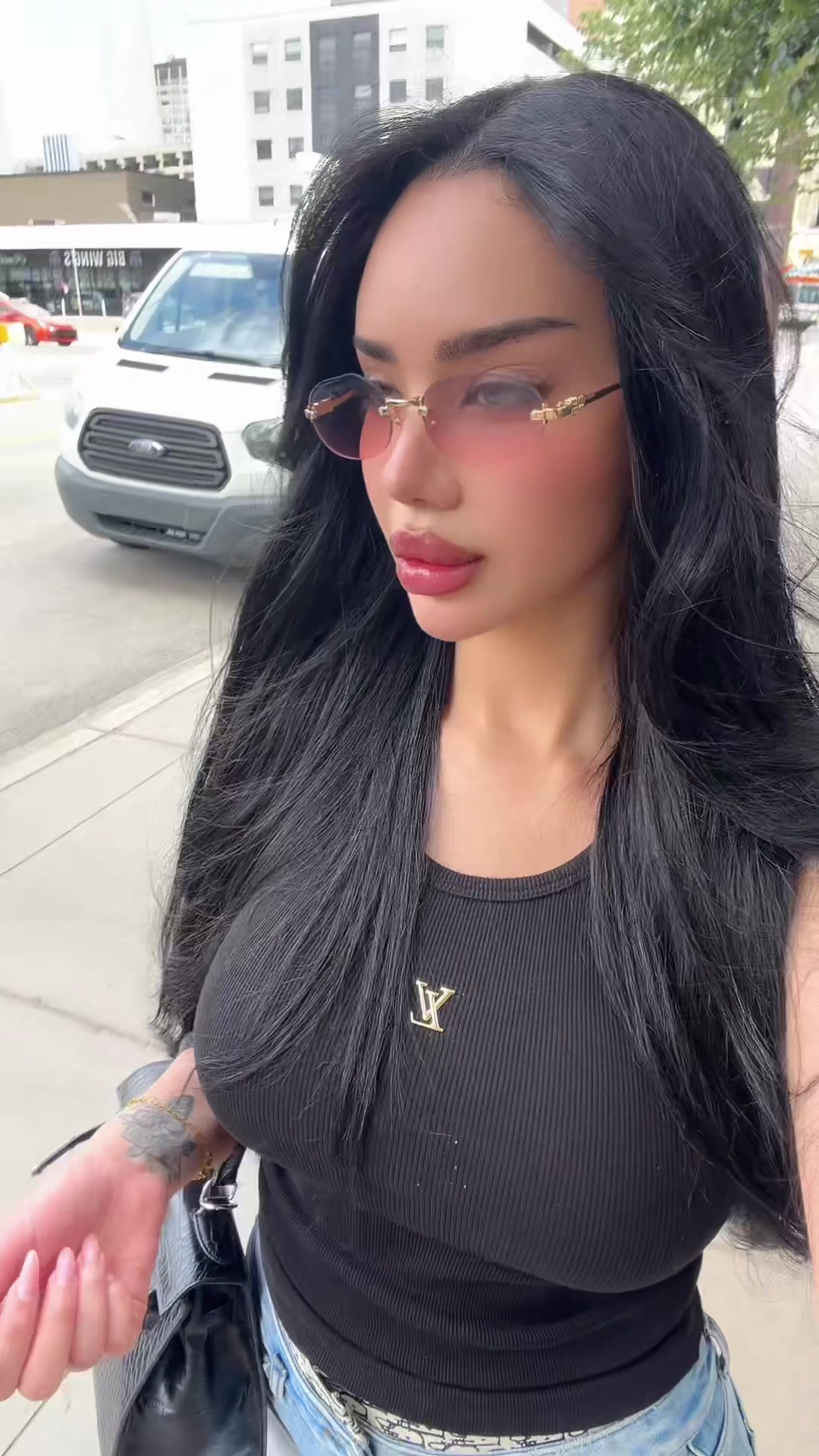 @🖤