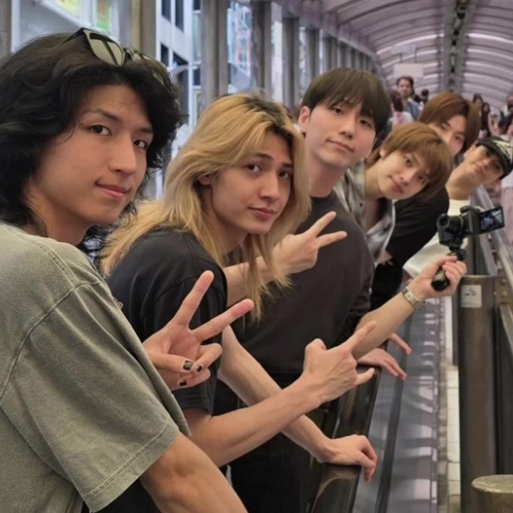 @eva 🎸⋆⭒˚。⋆
