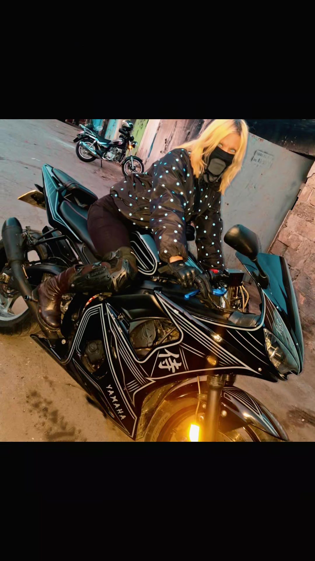 @Elyanora Ezimova