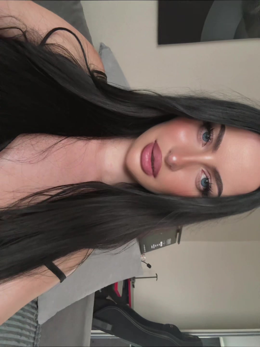 @ℐ𝓂_𝒩𝒾𝓀𝓀𝓎