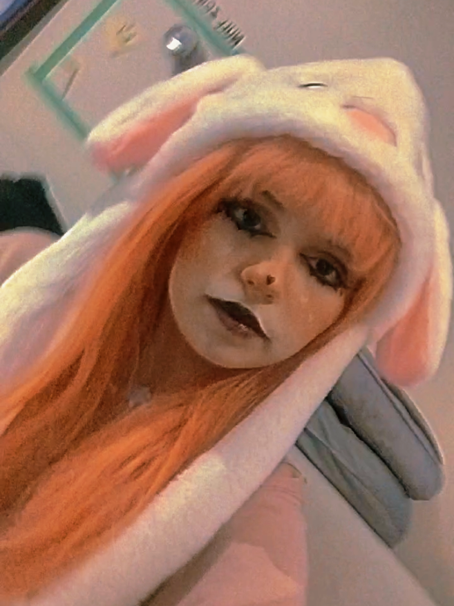 @🔥,🐛,🏳️⚧️,🩸,🐇