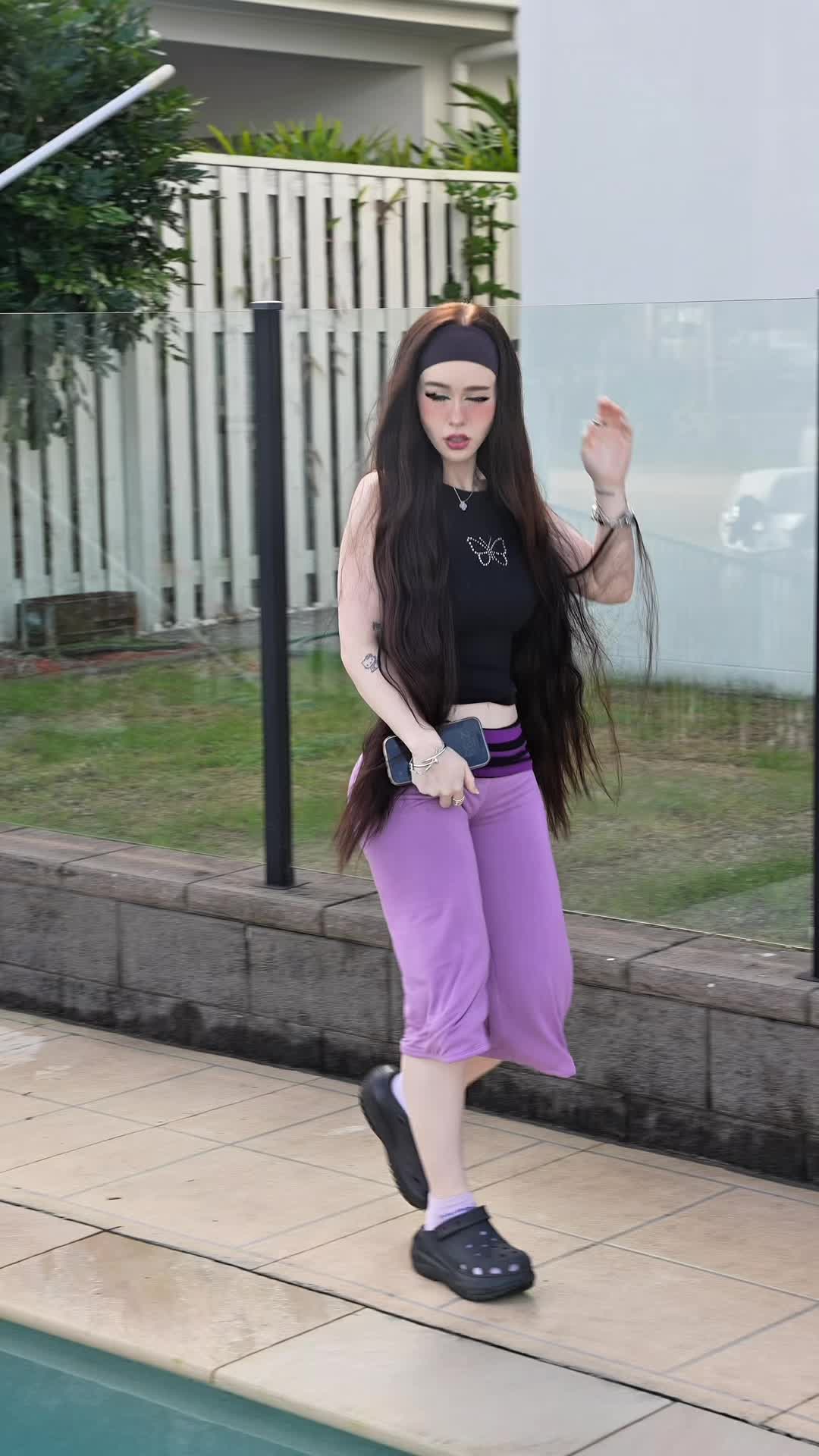 @lara walks